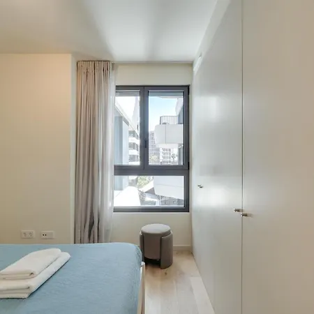 Premium Flat W/ Balcony & Pool By Hostwise Apartment