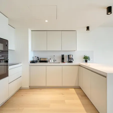 Hostwise - Premium Flat W/ Balcony & Pool 아파트 리스본
