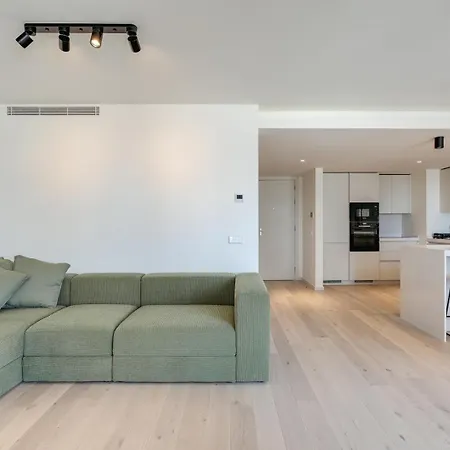 Hostwise - Premium Flat W/ Balcony & Pool 아파트