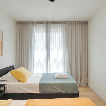 Premium Flat W/ Balcony & Pool By Hostwise Apartment *
