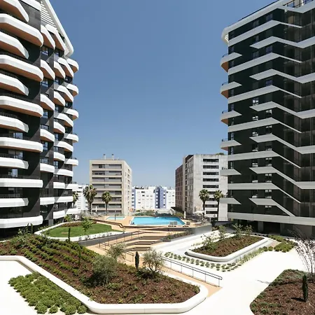 아파트 Hostwise - Premium Flat W/ Balcony & Pool