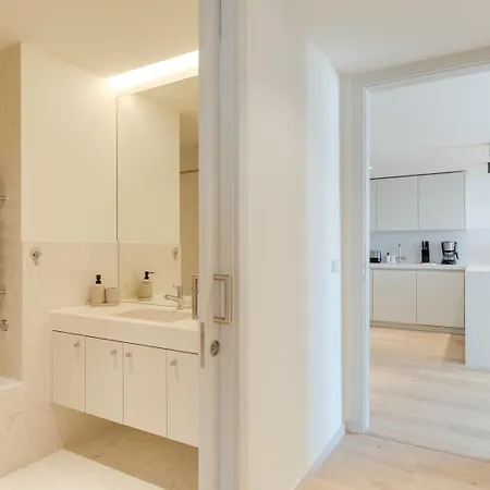 Appartamento Premium Flat W/ Balcony & Pool By Hostwise Lisbona