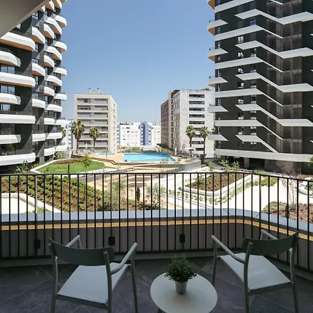 Apartment Premium Flat W/ Balcony & Pool By Hostwise